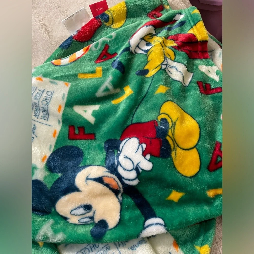NWT Disney Mickey Mouse Letter to Santa Christmas Oversized Blanket